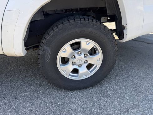 Used 2014 Toyota Tacoma PreRunner w/ SR5 Package RWD image 18