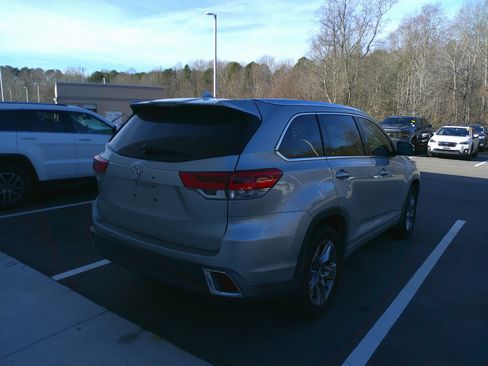 Used 2019 Toyota Highlander Limited Platinum image 7