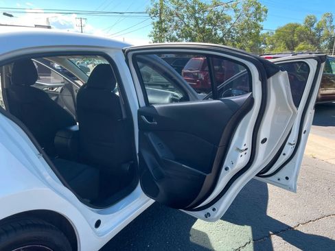Used 2015 MAZDA MAZDA3 i Sport FWD image 14