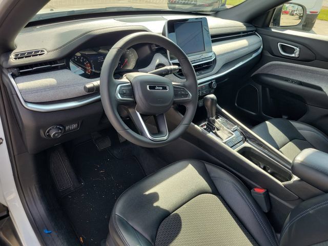 Used 2025 Jeep Compass Latitude AWD/4WD image 18
