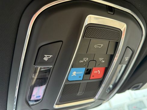 Used 2023 Jeep Grand Cherokee Limited image 20