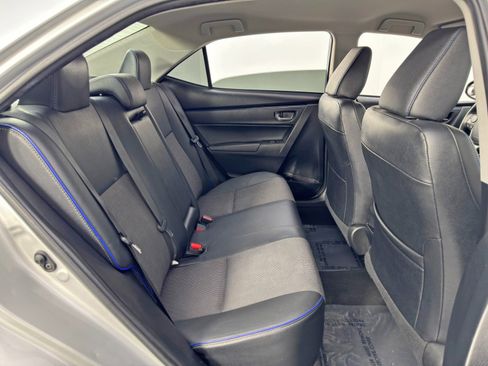 Used 2018 Toyota Corolla SE image 32