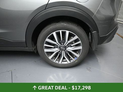 Used 2024 Nissan Kicks SV image 16