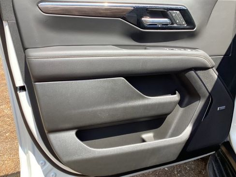 New 2025 Chevrolet Suburban Premier w/ Sun And Tow Package image 17