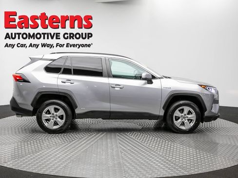 Used 2021 Toyota RAV4 XLE w/ XLE Grade Weather Package AWD/4WD image 4