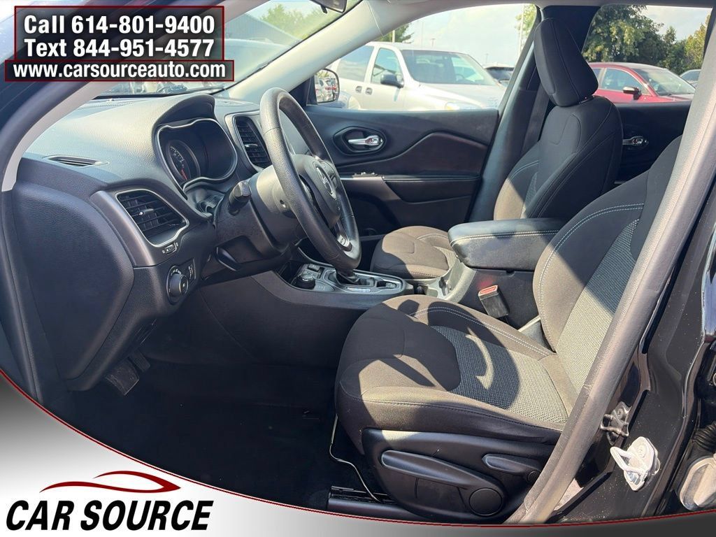 Used 2019 Jeep Cherokee Latitude w/ Popular Appearance Group AWD/4WD image 14