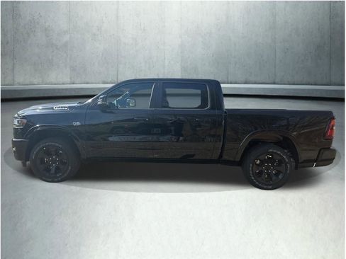 New 2026 RAM 1500 4x4 Crew Cab image 2