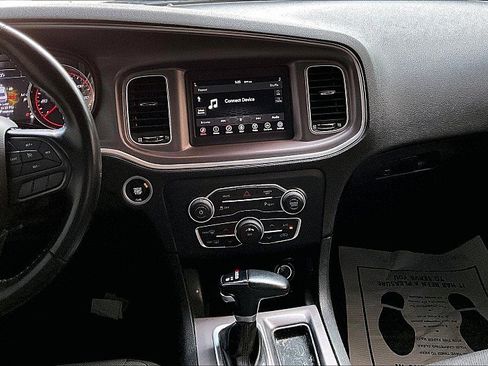 Used 2022 Dodge Charger SXT RWD image 5