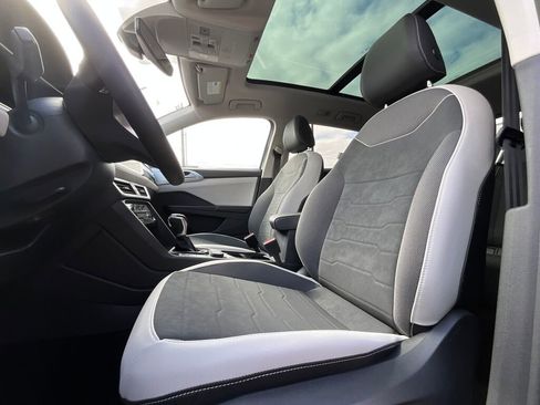 New 2025 Volkswagen Taos SE image 11