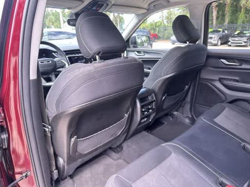 Used 2023 Jeep Grand Cherokee Laredo RWD image 24