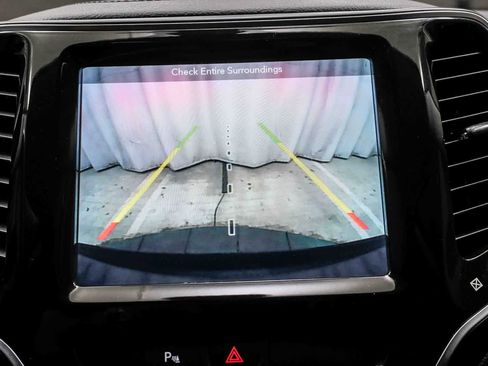 Used 2019 Jeep Cherokee Limited image 25