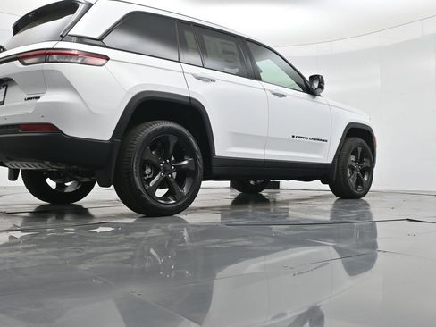 New 2025 Jeep Grand Cherokee Limited w/ Luxury Tech Group II image 48