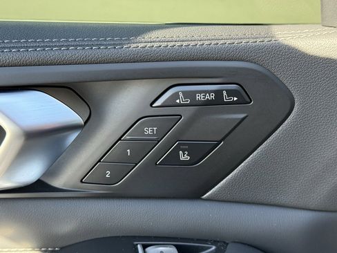 Used 2022 BMW X7 M50i image 23