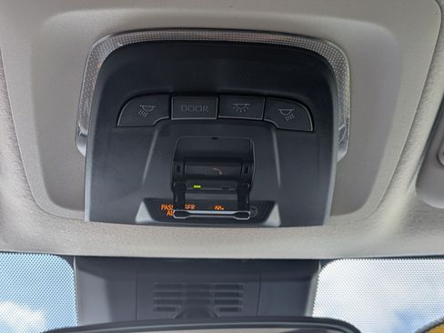 Used 2025 Toyota Corolla LE FWD image 17
