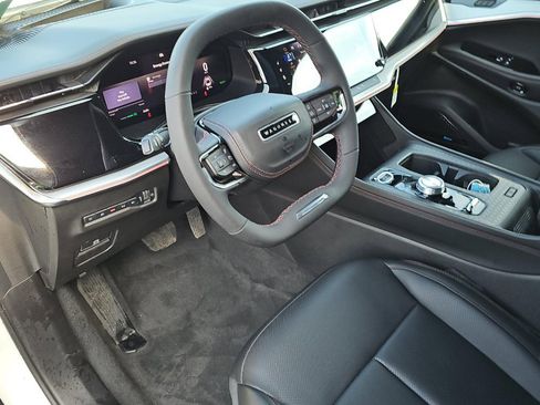 Used 2024 Jeep Wagoneer Launch Edition image 9