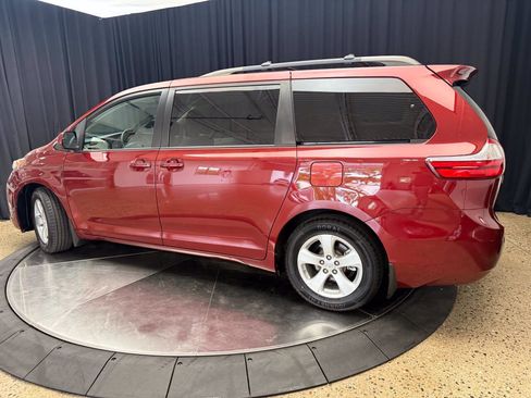 Used 2015 Toyota Sienna LE FWD image 5