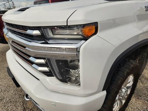 Used 2023 Chevrolet Silverado 2500 High Country w/ Z71 Off-Road Package AWD/4WD image 5