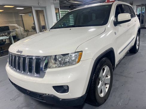Used 2011 Jeep Grand Cherokee Laredo AWD/4WD image 19