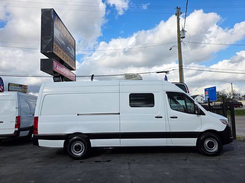 Used 2020 Mercedes-Benz Sprinter 2500 image 3