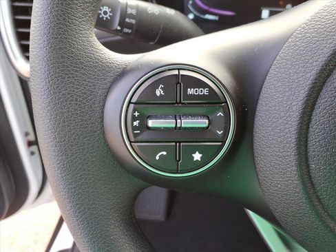 Used 2025 Kia Soul LX w/ LX Technology Package FWD image 23