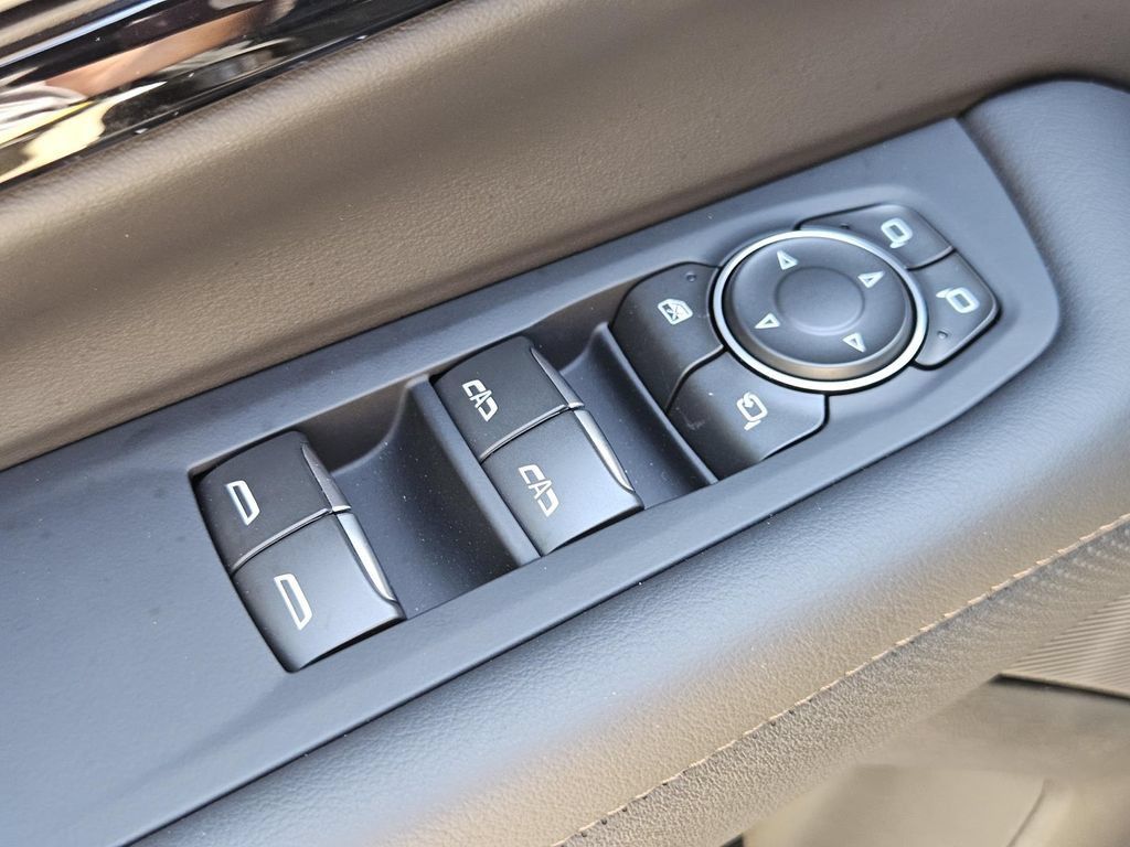 Used 2025 Chevrolet Tahoe High Country AWD/4WD image 18