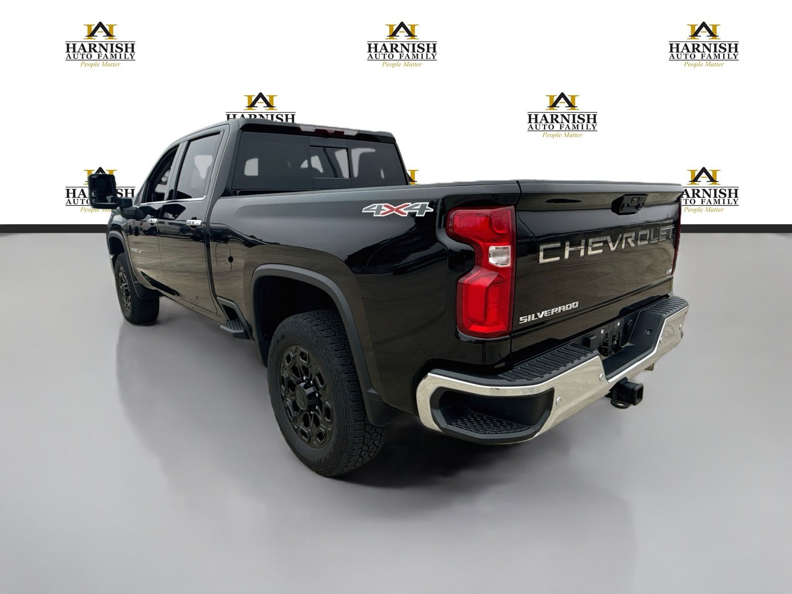 Used 2024 Chevrolet Silverado 2500 LTZ w/ LTZ Convenience Package AWD/4WD image 3