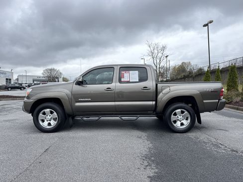 Used 2012 Toyota Tacoma w/ TRD Sport Pkg image 7