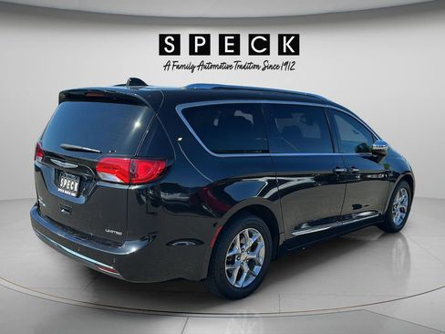 Used 2018 Chrysler Pacifica Limited FWD image 5