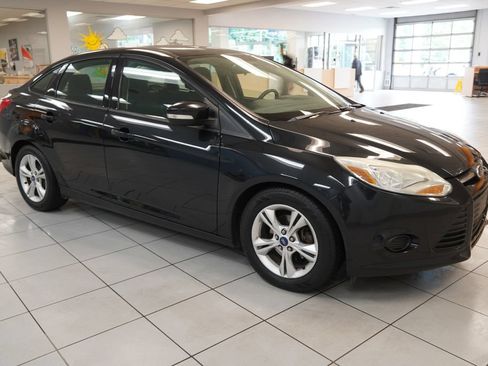 Used 2014 Ford Focus SE w/ SE Winter Package FWD image 14