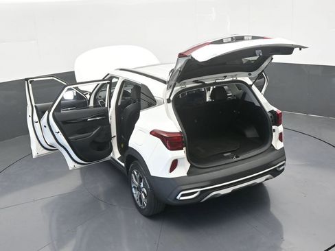 Used 2021 Kia Seltos EX image 65