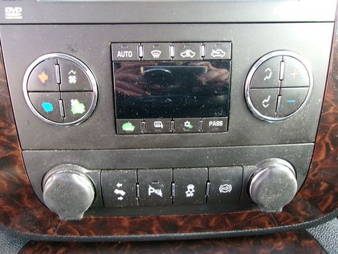 Used 2012 GMC Sierra 2500 Denali w/ Suspension Package, Off-Road image 17