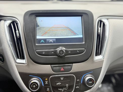 Used 2018 Chevrolet Malibu LT image 20