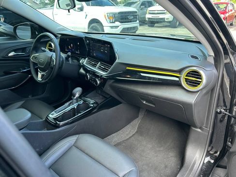 Used 2024 Chevrolet Trax ACTIV w/ Sunroof Package FWD image 40