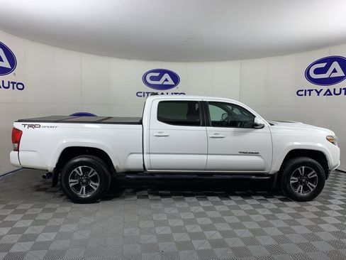 Used 2016 Toyota Tacoma TRD Sport RWD image 2