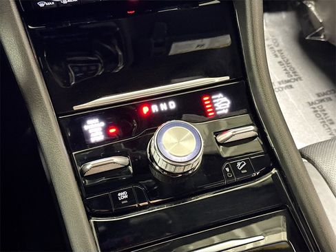 Used 2023 Jeep Grand Cherokee Overland w/ Advanced Protech Group III image 23