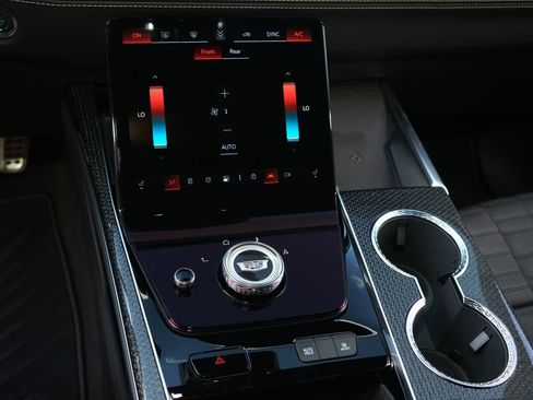 Used 2026 Cadillac Escalade ESV V image 22