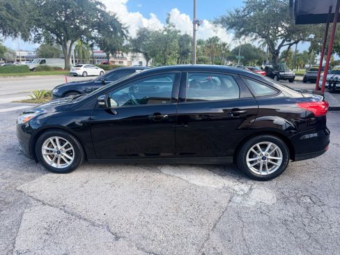 Used 2016 Ford Focus SE w/ SE Power Seat Package FWD image 2