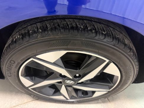 Used 2023 Hyundai Elantra Limited w/ Cargo Package FWD image 11