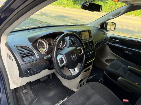Used 2017 Dodge Grand Caravan SE w/ UConnect Hands-Free Group FWD image 21