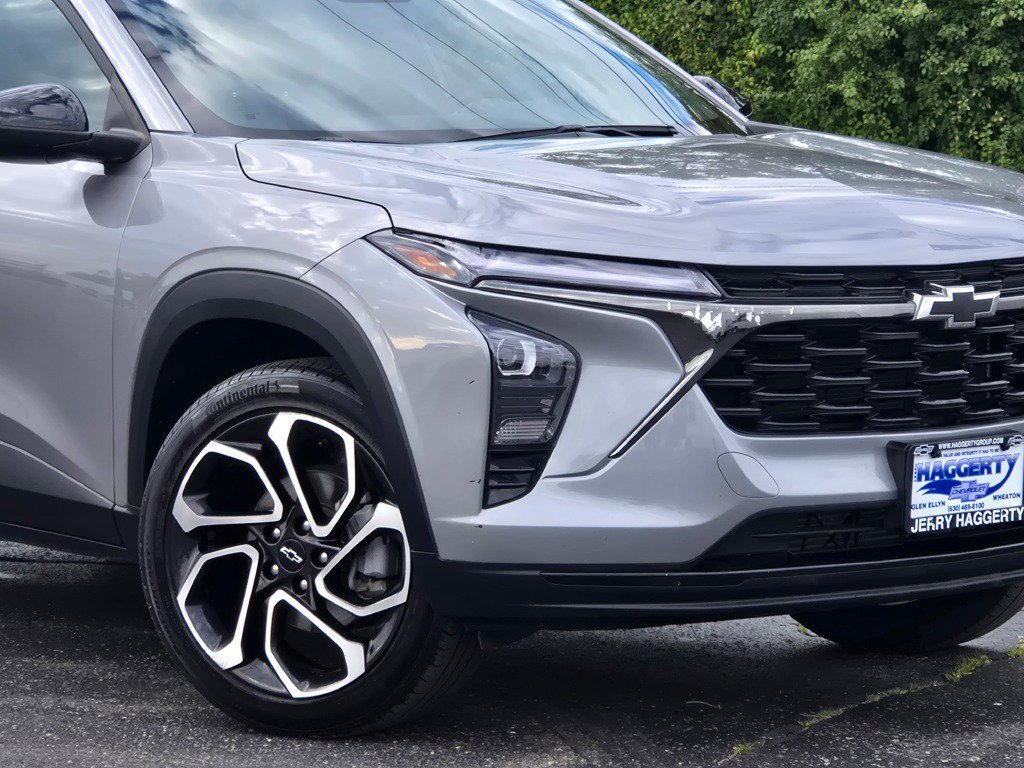 Certified 2024 Chevrolet Trax RS w/ Sunroof Package FWD image 2