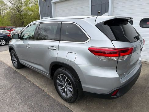 Used 2017 Toyota Highlander XLE AWD/4WD image 6