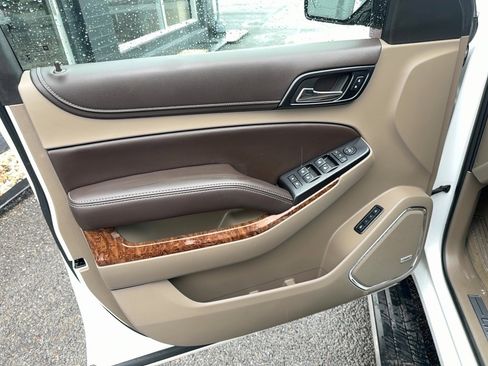 Used 2018 Chevrolet Suburban Premier AWD/4WD image 18