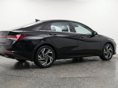Used 2025 Hyundai Elantra SEL FWD image 9