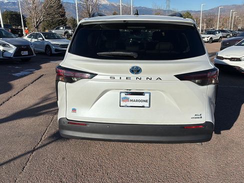 Used 2023 Toyota Sienna XLE image 29