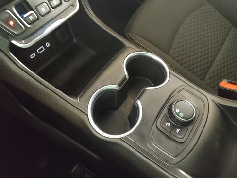 Used 2020 GMC Terrain SLE image 26