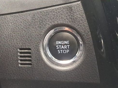 Used 2017 Toyota Corolla SE w/ SE Premium Package image 25