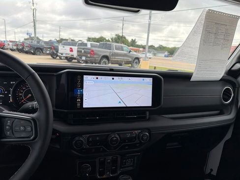Used 2025 Jeep Gladiator Sport AWD/4WD image 15