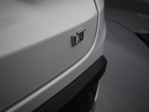 Used 2025 Chevrolet Trax LT w/ LT Convenience Package image 40