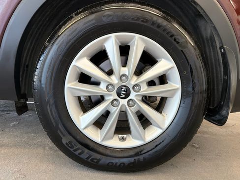 Used 2020 Kia Sorento LX FWD image 12