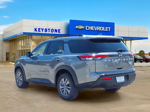 Used 2025 Nissan Pathfinder SV FWD image 5